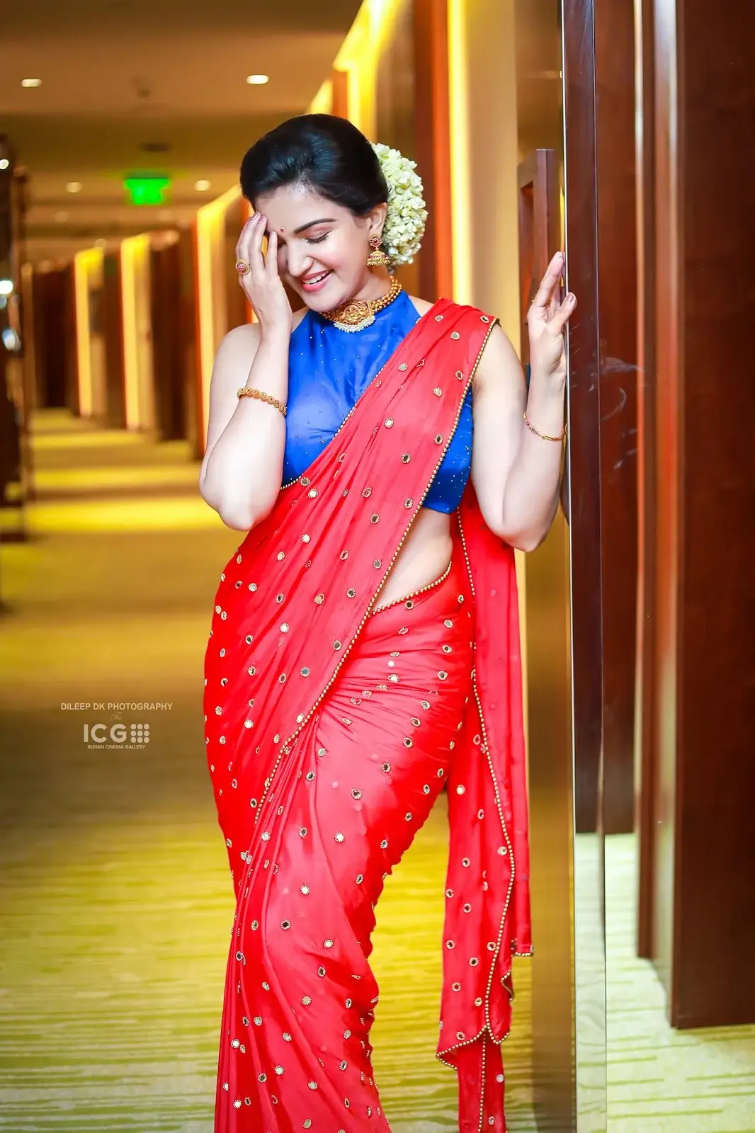 INDIAN ACTRESS HONEY ROSE IN SLEEVELESS RED SAREE 2